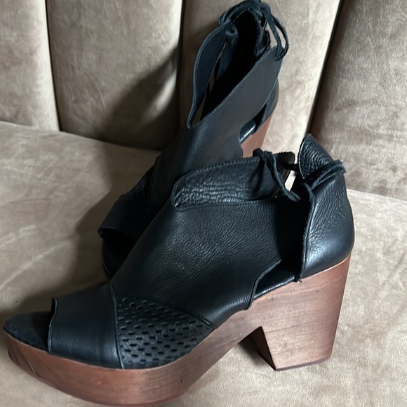 Free People Black Leather platform shoes - Picture 4 of 4